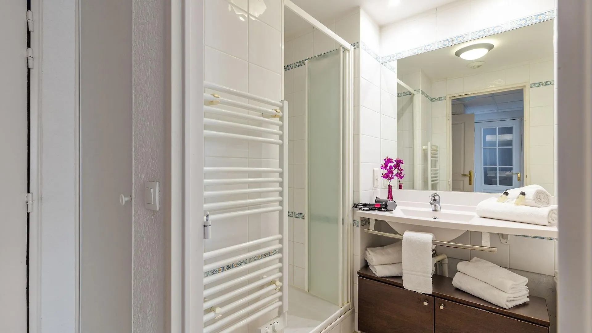 Quality Aparthotel Divonne - Portes De Geneve 4*, Дивон-Ле-Бэн Франция