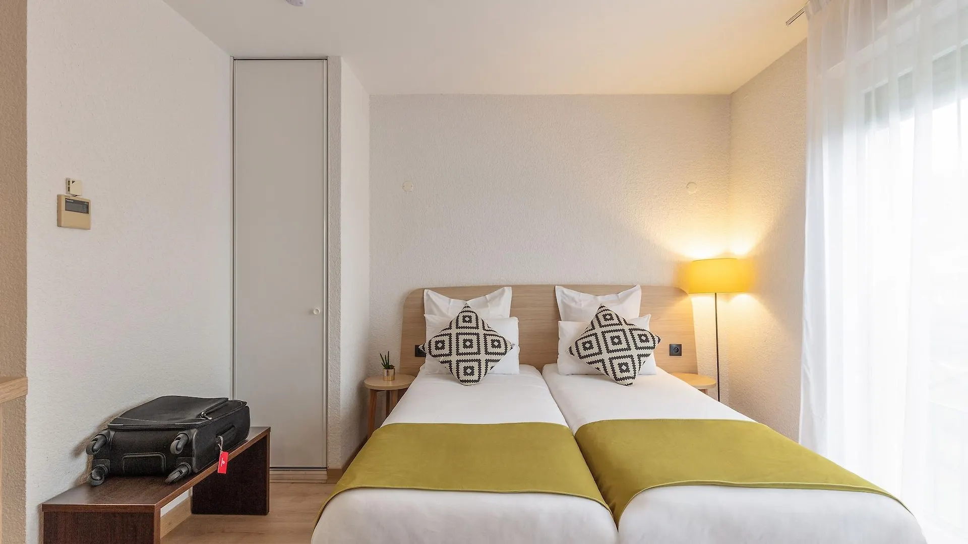 Отель Quality Aparthotel Divonne - Portes De Geneve