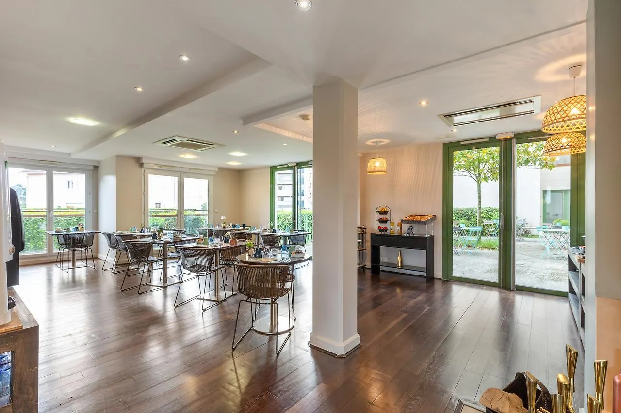 Отель Quality Aparthotel Divonne - Portes De Geneve
