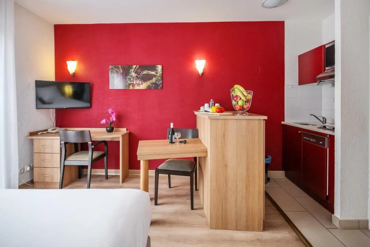 Отель Quality Aparthotel Divonne - Portes De Geneve