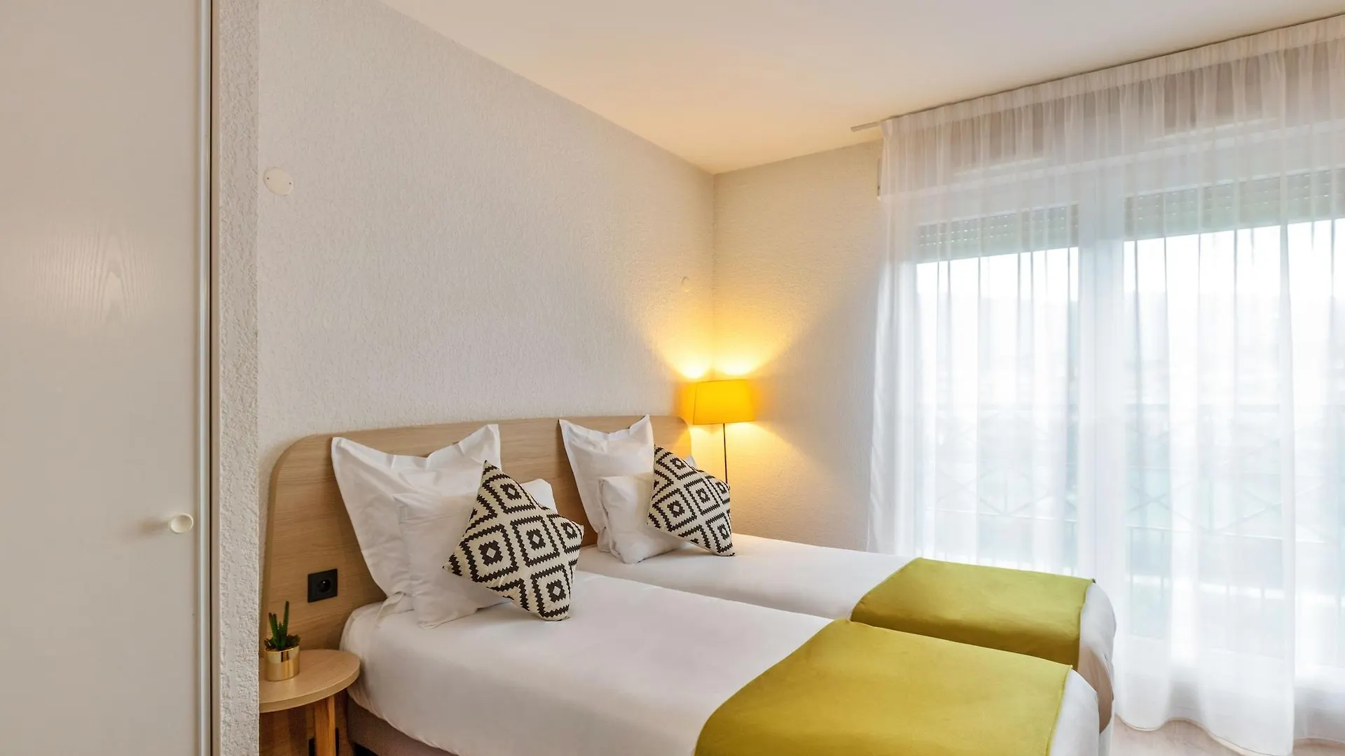 Quality Aparthotel Divonne - Portes De Geneve 4*, Дивон-Ле-Бэн Франция