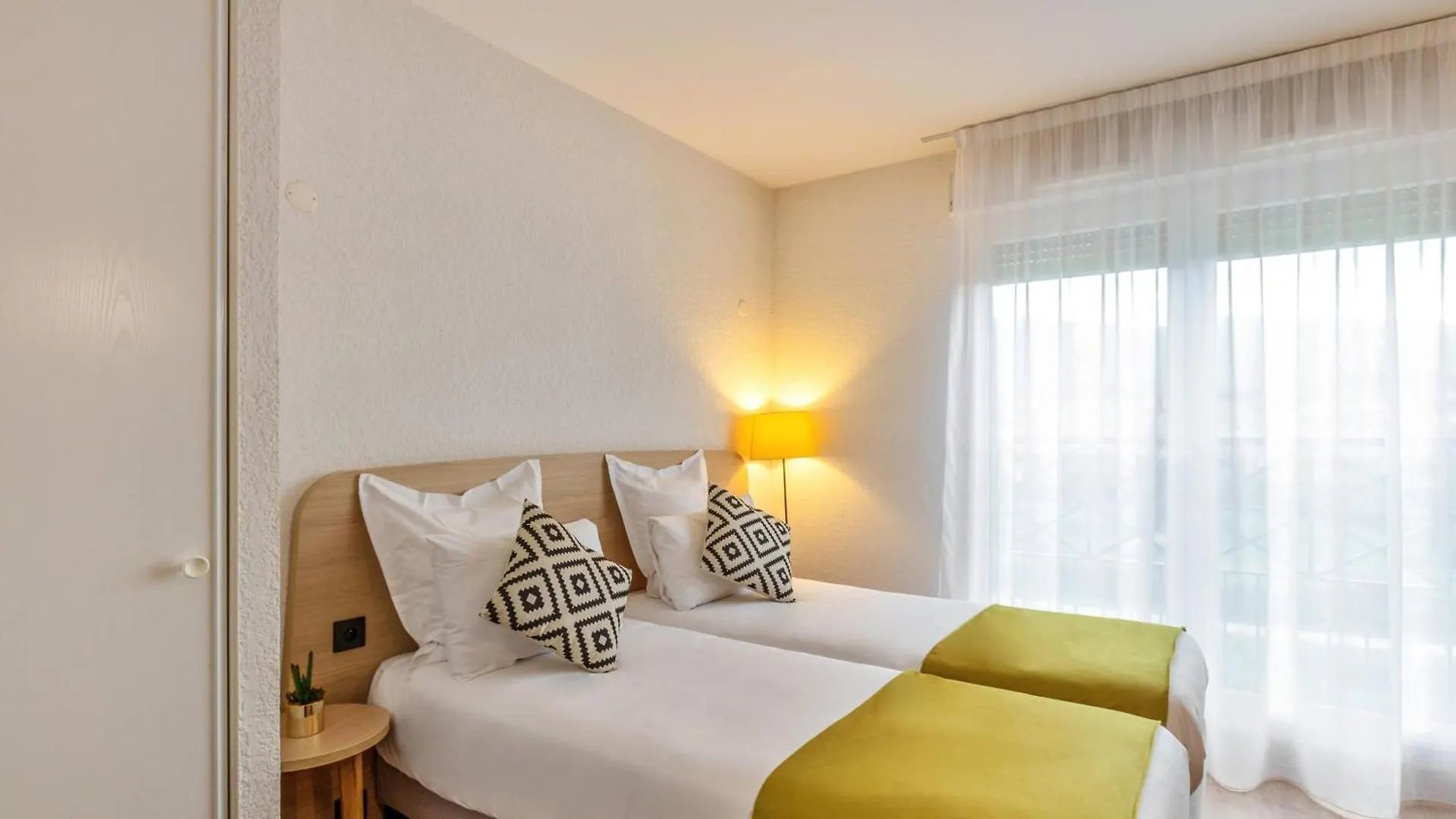 Quality Aparthotel Divonne - Portes De Geneve 4*, Дивон-Ле-Бэн