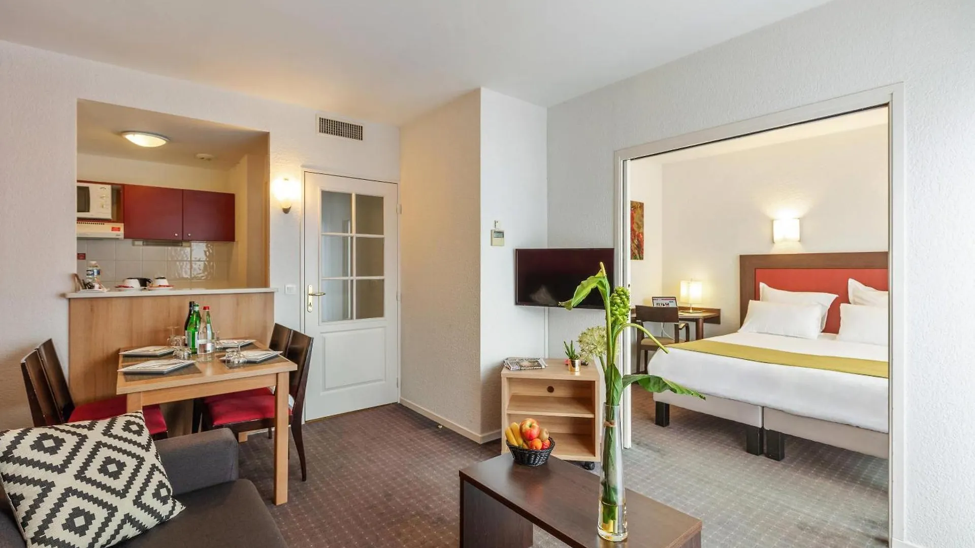 Отель Quality Aparthotel Divonne - Portes De Geneve